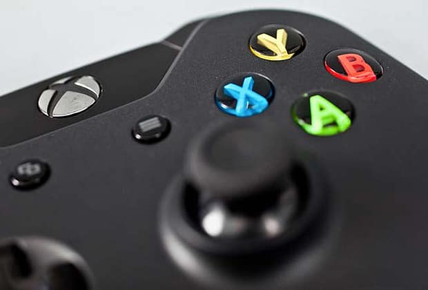 Como segurar controle do Xbox