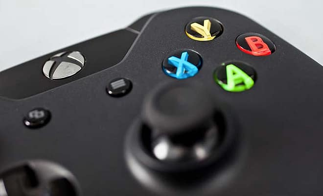 Como segurar controle do Xbox